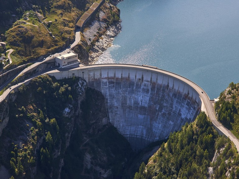Lire la suite à propos de l’article Barrages hydroélectriques : la loi instituant le régime sui generis d’autorisation voté par le Sénat permet-il de lever les incertitudes juridiques ?