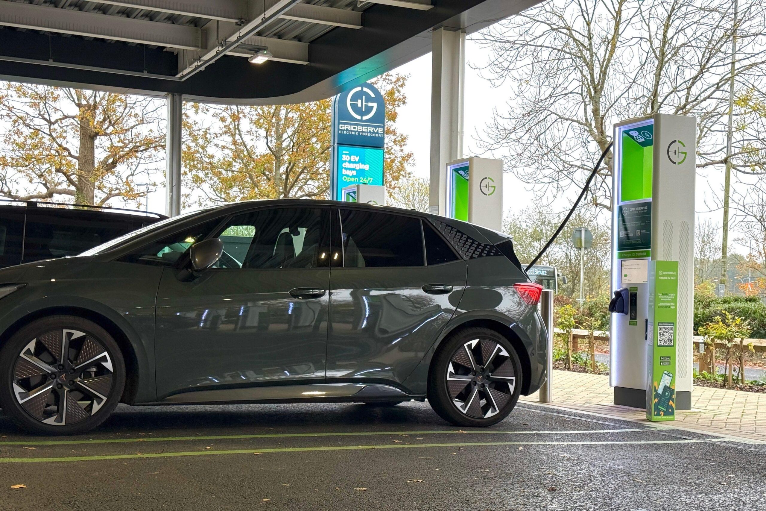 Lire la suite à propos de l’article Voitures électriques : comment le Royaume-Uni veut compenser la baisse des taxes sur les carburants